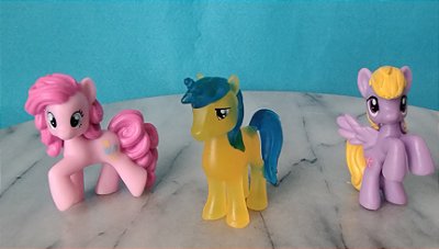My Little Pony Hasbro mini figuras de 5 cm ; unicórnio masculino Comet tail translucido, Pinkie pie e Lily Blossom