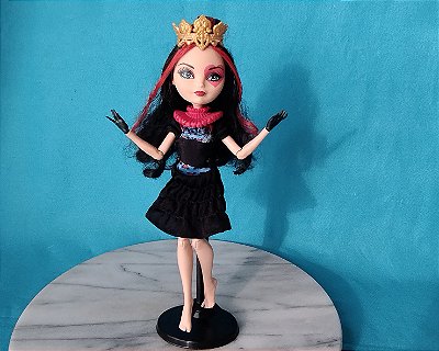 Boneca Ever After High Lizzie Hearts incompleta