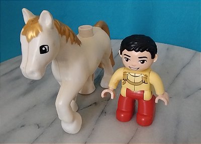 Lego duplo, boneco príncipe encantado da Cinderela Disney e cavalo branco crina doutada