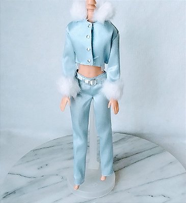 Roupa da Barbie Gift n Fun conjunto cetim com Faux fur azul bebê