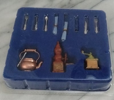 Conjunto talheres para casa de bonecas coleção Casa de Fazenda ,do planeta de Agostini