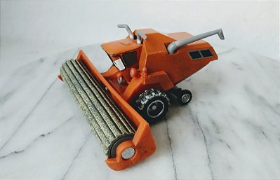 Colheitadeira de plástico e metal Frank do Carros 2 Disney 2017,  11 cm comprimento, 7 cm de altura 13 cm largura(rolo)