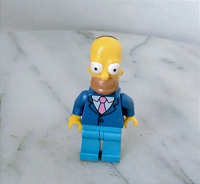 Lego original, mini figura do Homer Simpson de gravata