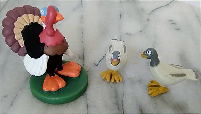 Perú com filhotes da coleção Animais da fazenda, de Agostini 2014