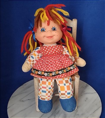 Boneca Emilia versão saia vermelha de bolinhas ,30 cm da Estrela anos 80