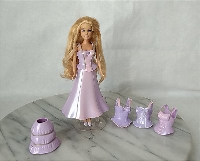 Mini Barbie 16 cm , coleção Barbie mini Kingdom, Mattel 2005, com mudas de roupa