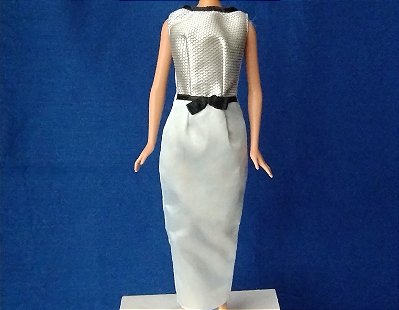 Vestido de cartela da Barbie azul cetim saia longa anos 90/00