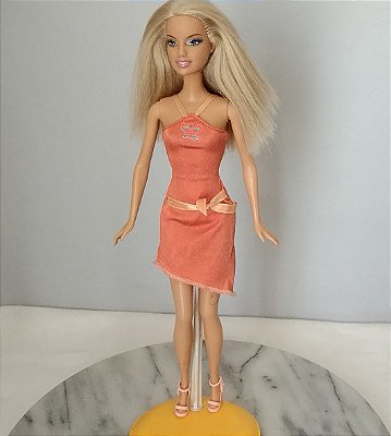 Barbie loura de 2006, vestido cor de laranja da Barbie chic