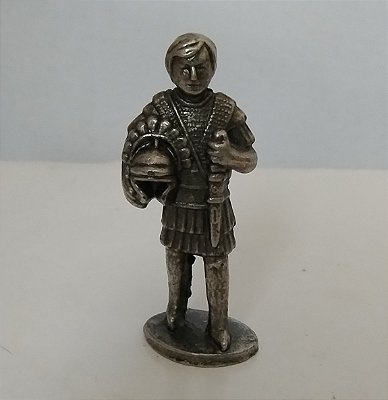 Miniatura de metal, estanho, de soldado romano segurando capacete, coleção Kinder ovo anos 80, 4 cm