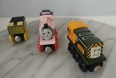 Coleção trem Thomas e amigos, de madeira com engate de imã, Iron 'Arry, Rosie e Molly's tender