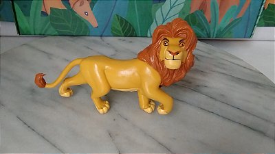 Miniatura Disney da Applause 1994, Simba Adulto do Rei Leão 12x6cm