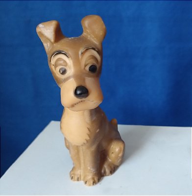 Miniatura de borracha antiga do cachorro Vagabundo de A dama e o vagabundo, Disney 12 cm, faz fiu fiu