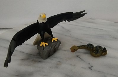 Miniatura DreamWorks de Aguia 6 cm de altura 14 cm de largura e cobra (,4 cmx6 cm) do cartoon Spirit, o corcel indomável , 2002