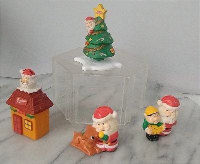 Enfeites de Natal promoção Bauducco, 4 varuados entre 5 e 7 cm