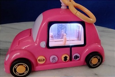 Carrinho de plástico Pixel Chix rosa com luz ,som , fala em português, 9 cm, Mattel 2005