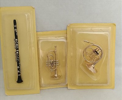 Miniatura Instrumentos musicais de sopro da coleção Salvat : Trompa, corneta e Clarinete, sem uso, lacrados
