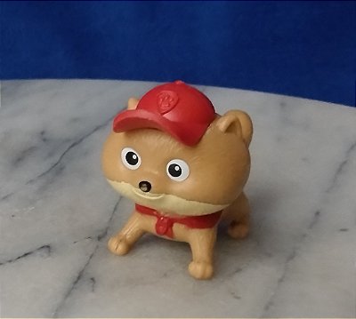 Patrulha Canina, patrulheiro junior de bone vermelho, um dos 3 patrulheiros juniores do filme , 5cmx3,5 cm