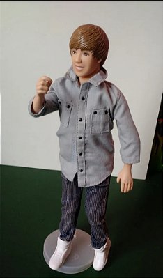 Boneco articulado Justin Bieber 30cm (nao está cantando)