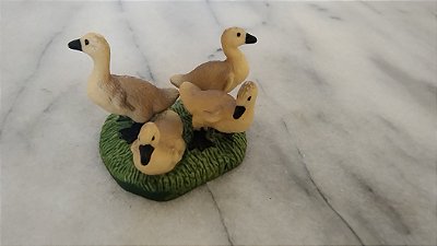 Miniatura de vinil Schleich de filhotes de ganso 2,5 um cm de altura e 3,5 cm de largura