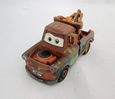 Miniatura de metal Disney Pixar carro guincho Tom Mater /Mate Radiator Springs, Mattel, 8,5 cm