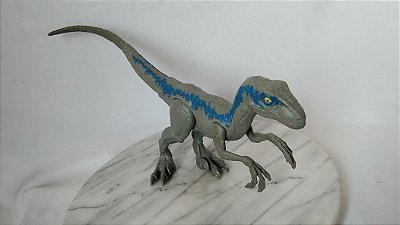 Dinossauro Velociraptor Blue 30 cm Jurassic World Mattel 2018 , olhos com dano no