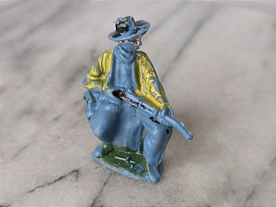 Figura antiga estilo forte apache chaparral plástico azul vigia sentado