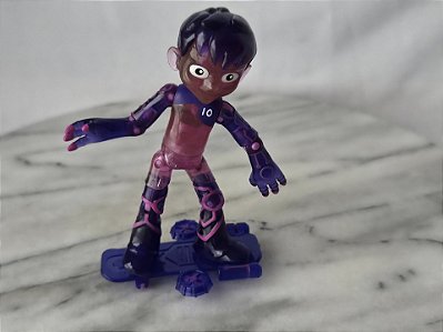 Boneco articulado Ben 10 Glitch com skate 10 cm, Cartoon Network ,Playmates 20186
