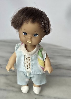 Boneco menino toddler de plastico cabeça de borracha sem marca, 10 cm