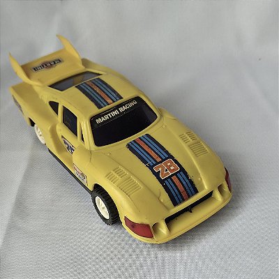 Porsche de plástico amarelo 28 com fricção ,22 cm de comprimento ,da Glasslite 1985