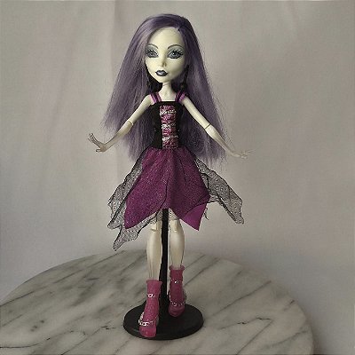 Boneca Monster High Spectra Ghouls alive Não funciona