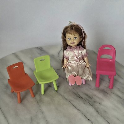 Cadeiras coloridas para bonecas tamanho kelly