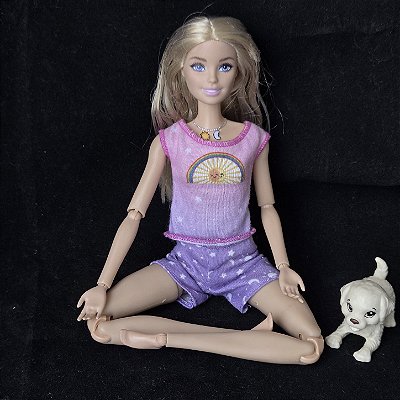 Barbie bem articulada medita comigo dia e noite Mattel 2022, incompleta, c/danos