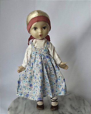 Boneca de plastico anos 70 da Russia (ex 9Uniao Sovietica) 35 cm