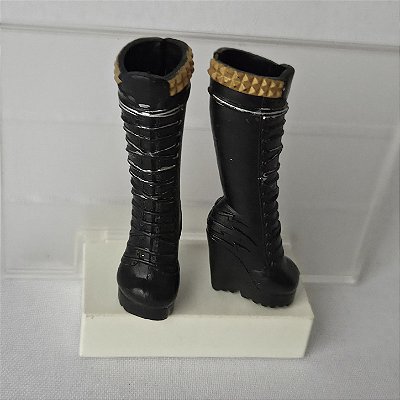Acessório Botas da Boneca Monster High Howleen Wolf Mattel