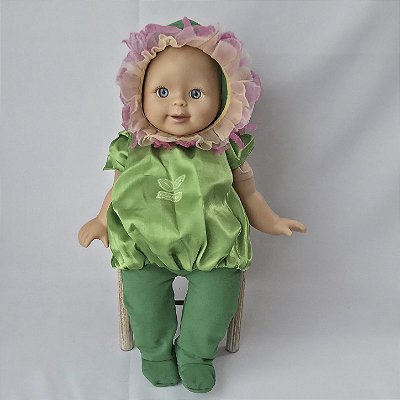 Boneca Little Mommy da Fisher Price , fantasiada de flor, 30 cm