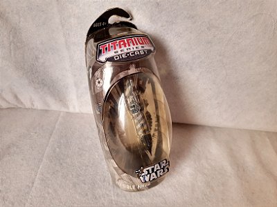 Miniatura de metal nave invisible hand Star wars, titanium series Hasbro