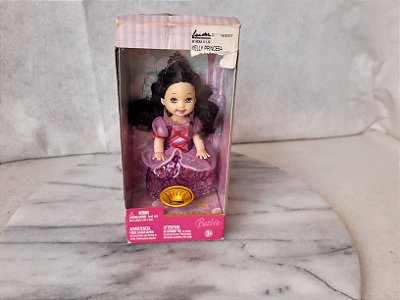 Boneca Kelly princesa, irmã da Barbie, vestido roxo, com caixa, já aberta