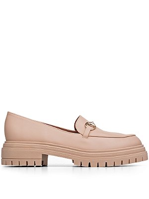 Loafer Nude com detalhe Frontal Dourado