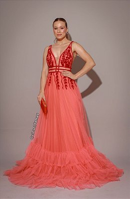 Vestido de festa longo, em tule com busto bordado em pedraria - Coral