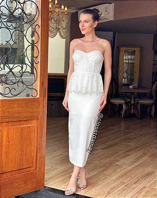 Vestido de noiva midi, com bordado em pedraria perolada com cinto removível  - Off White