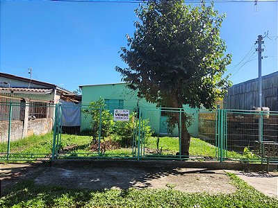 CASA COM TERRENO 10 X 18,80