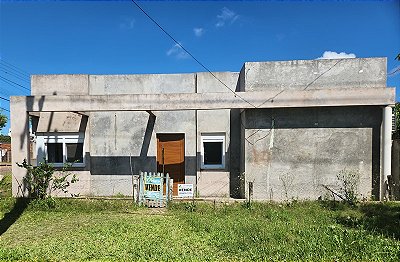 CASA 03 DORMITÓRIOS BEM LOCALIZADA