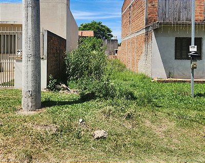 TERRENO FINANCIÁVEL MEDINDO 5 X 30 ( 150 M² ) NA PRINCIPAL DO JARDIM DO SALSO