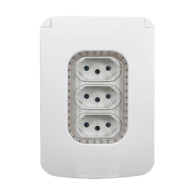Kit Tomada 10A Tripla com Placa IP44 para Jardins e Piscinas Legrand Nereya