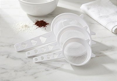 KIT PENEIRAS PLASTILOVERS PREMIUM BRANCA COM 9, 11 e 15 cm - TOTAL 42 KITS
