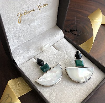 Brinco em Prata com banho de Ouro branco 18k, Madrepérola, Crisopázio e Ônix.