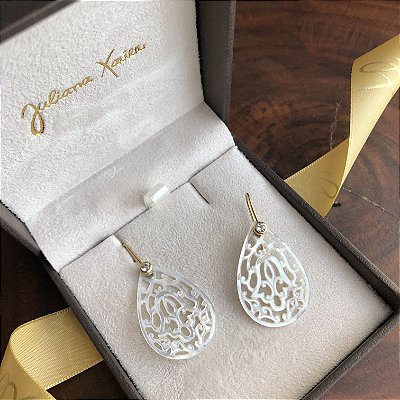 Brinco em Prata com banho de Ouro amarelo 18k, Madrepérola e Topázio branco.