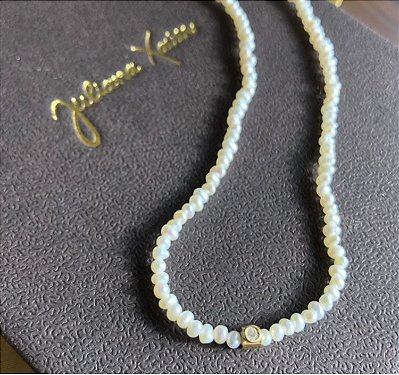 Colar em Pérolas e ponto de luz em Diamante em ouro amarelo 18k