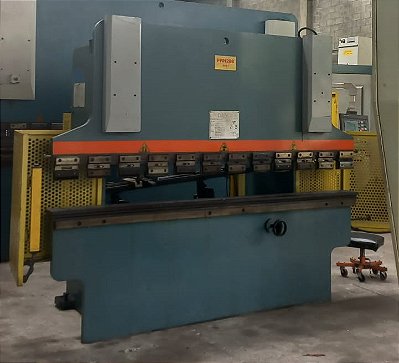 PRENSA DOBRADEIRA HIDRAULICA CHINESA 2500X40 TONELADAS