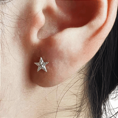 Brinco Estrela Pequeno de Prata 925 Trabalhado
